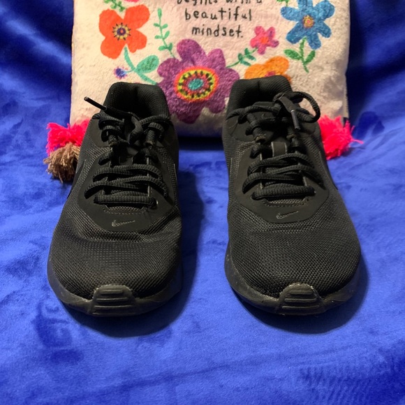 Nike Women’s Air Max Oketo All Black Sneaker - Picture 6 of 13